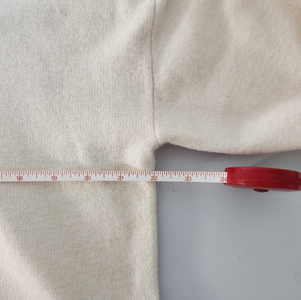 LOFT Versa cream cropped crewneck sweater, Size Medium - Picture 6 of 7